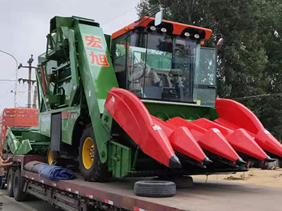 玉米收獲機(jī)